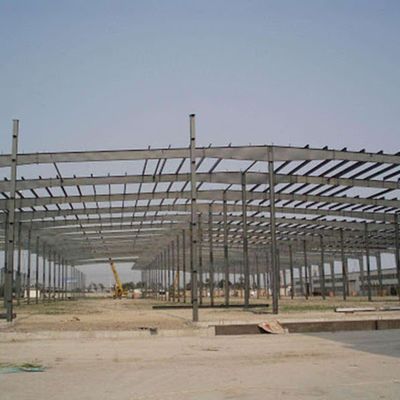ورشة عمل الهياكل الفولاذية المتفجرة OEM مبنى الإطار الفولاذي المجهز