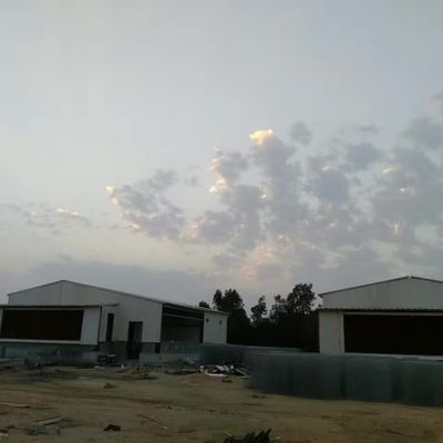 مزرعة الماشية المعدلة مسبقاً منزل الدجاج